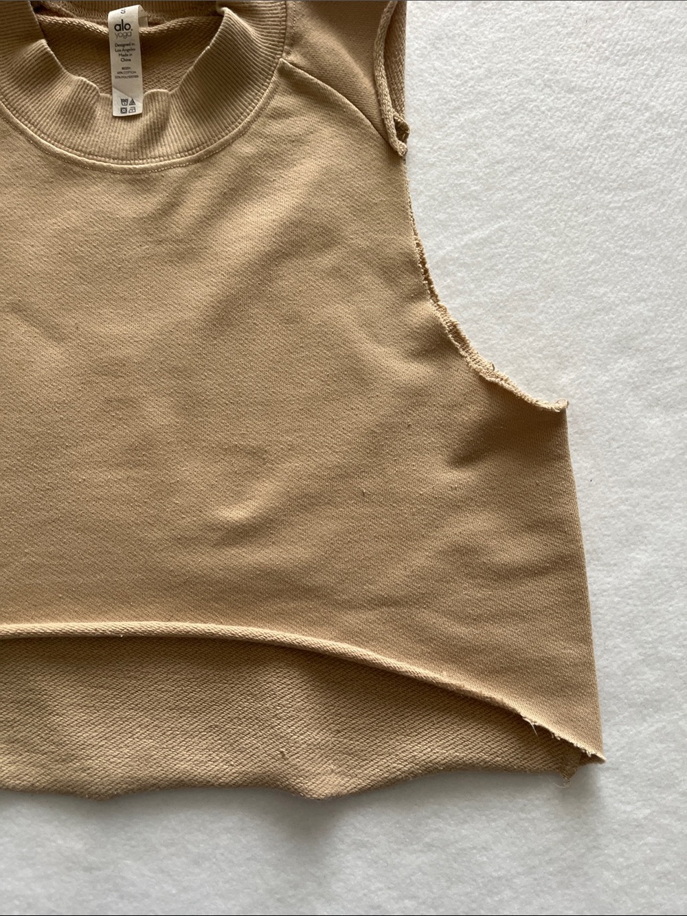 ALO Yoga Cropped Raw-Edge Tank Top — Beige/Tan - Picture 3 of 7